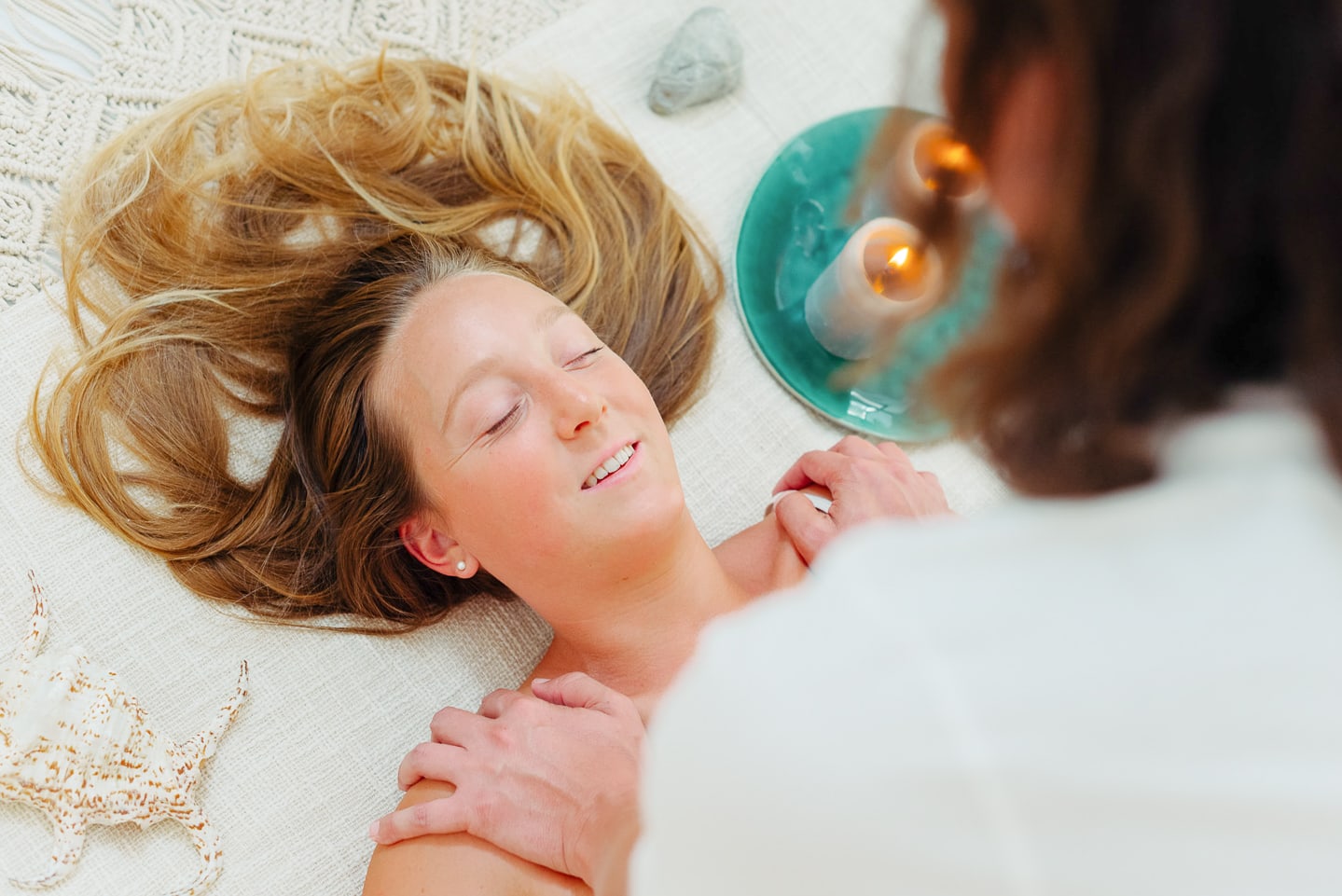 Shiatsu Massage - Nachspüren nach der Behandlung Ablauf einer Shiatsu Behandlung: Nachspüren und Genießen
